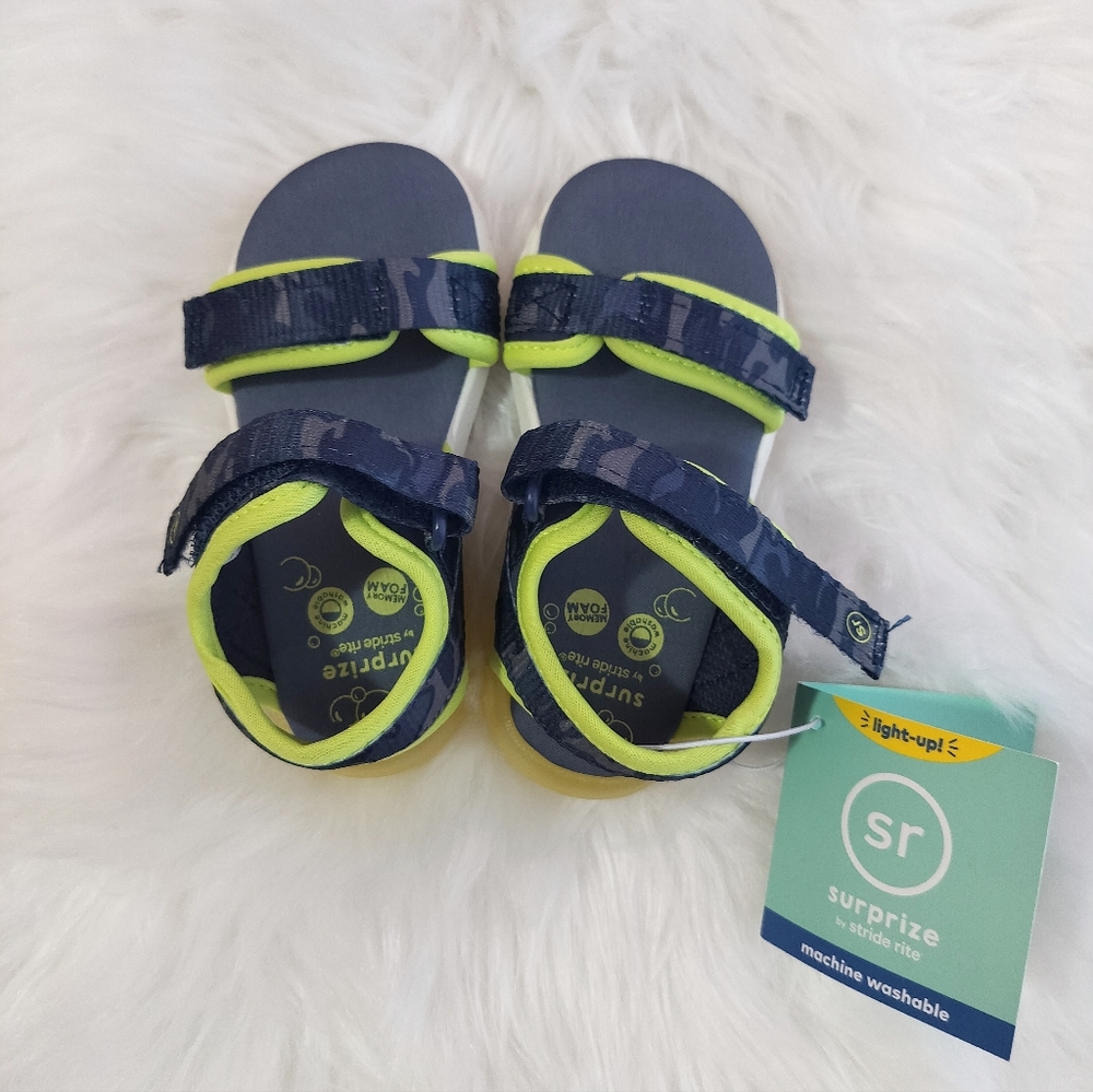 NWOT Stride rite navy and yellow Lumos light up sandals. Worn once inside